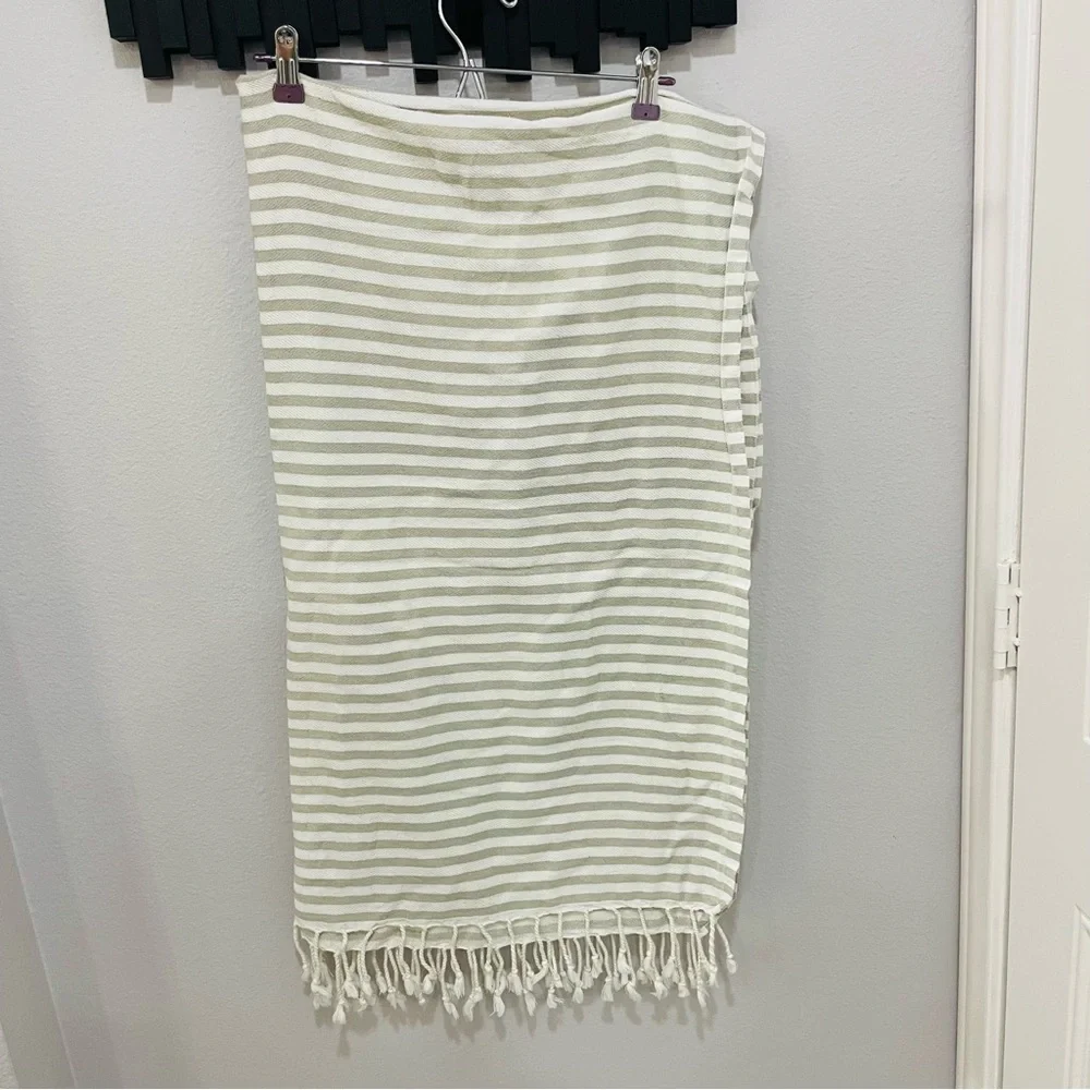 The Gold Case Turkish Beach & Bath Towel MYRA Soft Grey Pre Washed 40X70 XXL